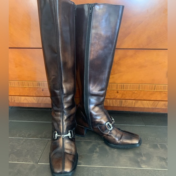 Knee high boots. VANELI made in Italy. Gold Buckle Bronze patent leather. S71/2 - Picture 1 of 9